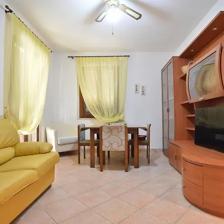 Izzhome Crispi * Pula